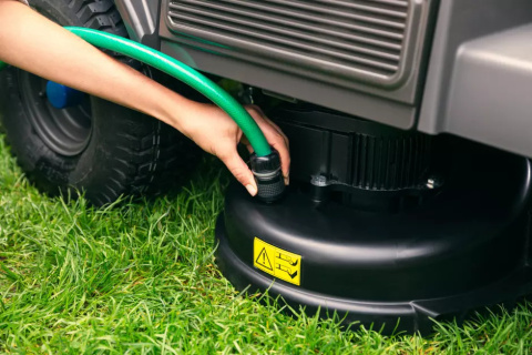 Zestaw promocyjny Traktor akumulatorowy STIGA Swift 372e 3x5 Ah + podwójna szybka ładowarka Zestaw promocyjny Traktor akumulatorowy STIGA Swift 372e 3x5 Ah + podwójna szybka ładowarka