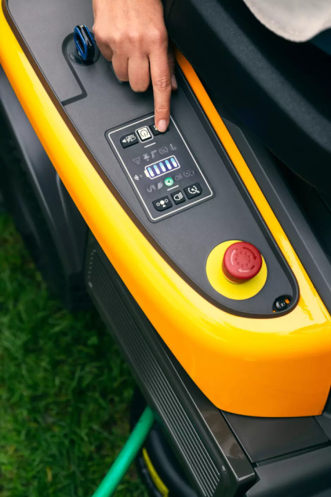 Zestaw promocyjny Traktor akumulatorowy STIGA Swift 372e 3x5 Ah + podwójna szybka ładowarka Zestaw promocyjny Traktor akumulatorowy STIGA Swift 372e 3x5 Ah + podwójna szybka ładowarka